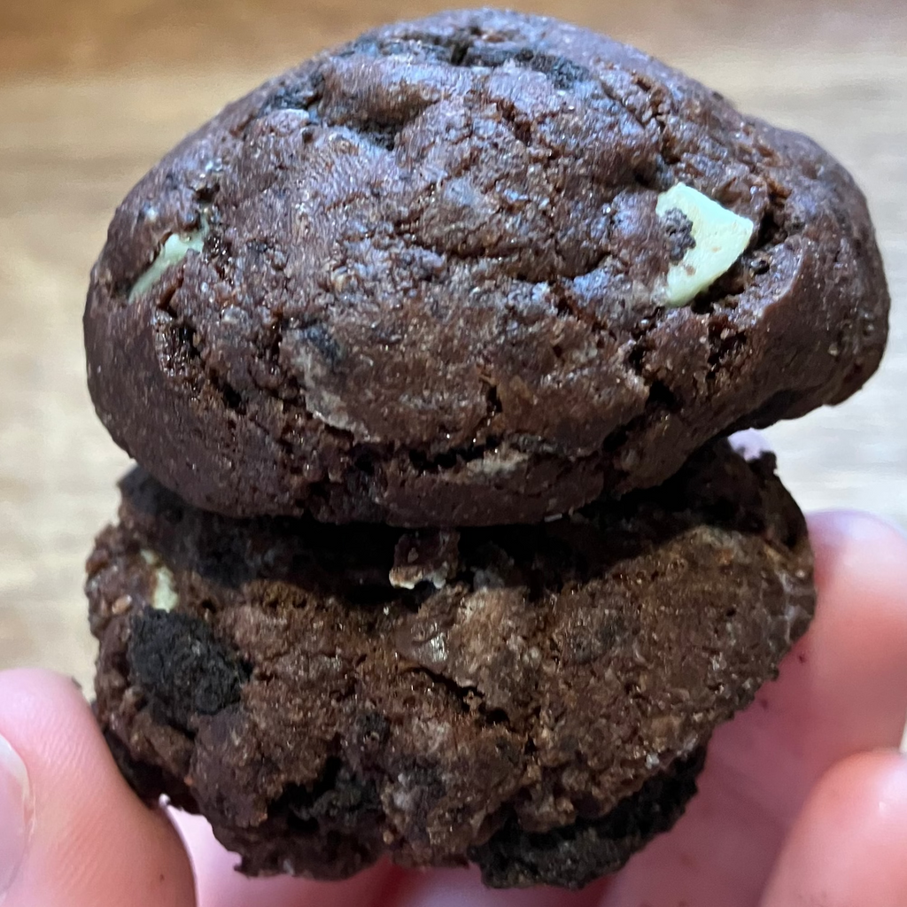Chocolate Mint Cookies & Cream Cookie